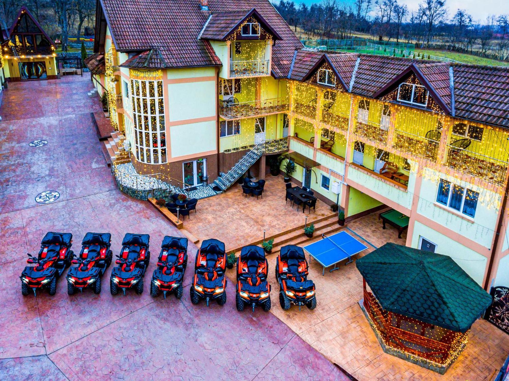 Pensiunea Mihaela-Transalpina Novaci-Straini Ngoại thất bức ảnh