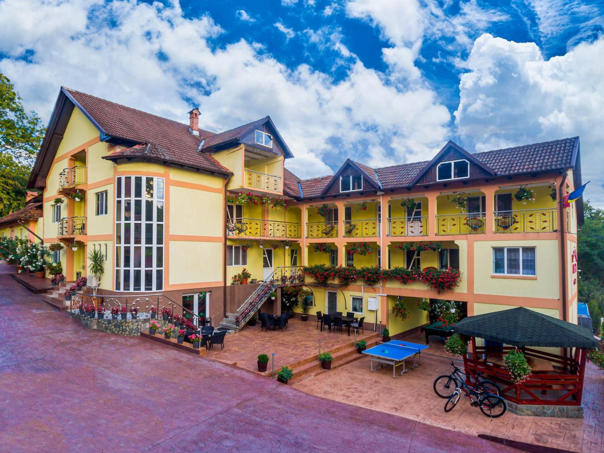 Pensiunea Mihaela-Transalpina Novaci-Straini Ngoại thất bức ảnh